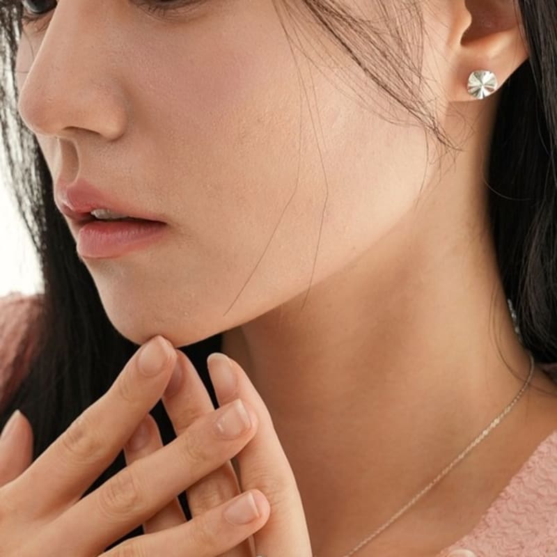 BELLOOGGI Circle wave earring