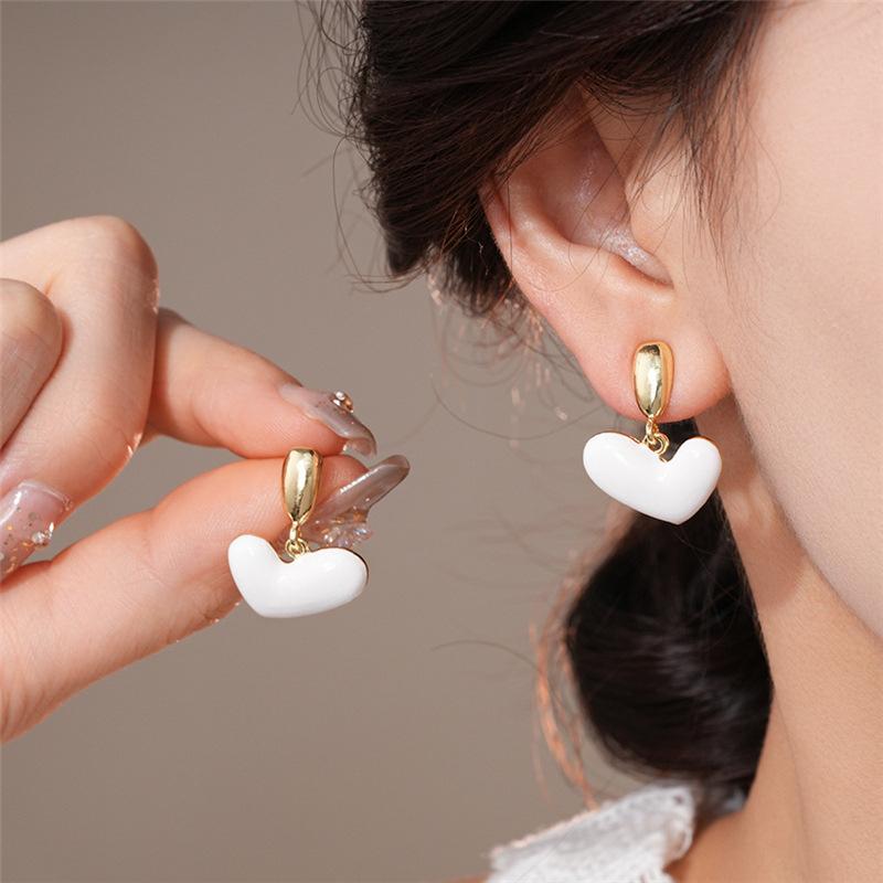 New Vintage Heart Drop Earrings Baroque Pearl Earrings Gold Color Round Earclip Women Temperament Elegant Jewelry Party Gifts