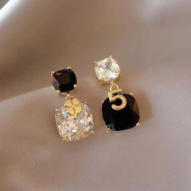 Small Fragrance Style Asymmetrical Fashion Light Luxury Style Versatile Earrings