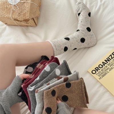Herbst- und Winterverdickte Polka-Dot-Wollsocken, Retro Große Polka-Dot-Warme Frotteesocken, Mid-Calf-Socken für Damen