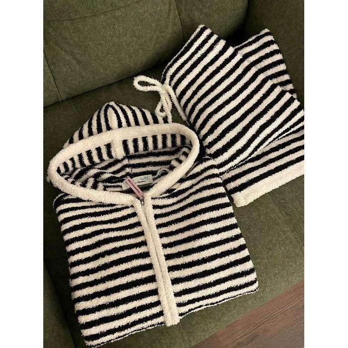 

Source factory new pajamas women s winter striped hooded premium warm coral fleece fleece loungewear in stock m 40-50kg