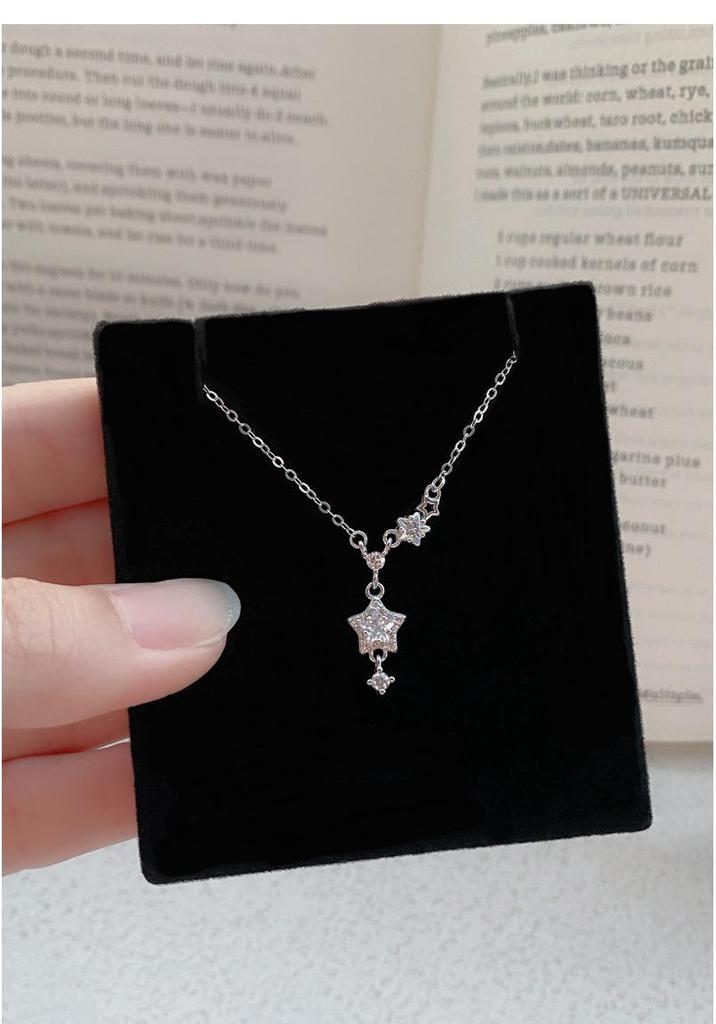 Sterling Silver Diamond Star Necklace for Women - Elegant and Fashionable Clavicle Chain