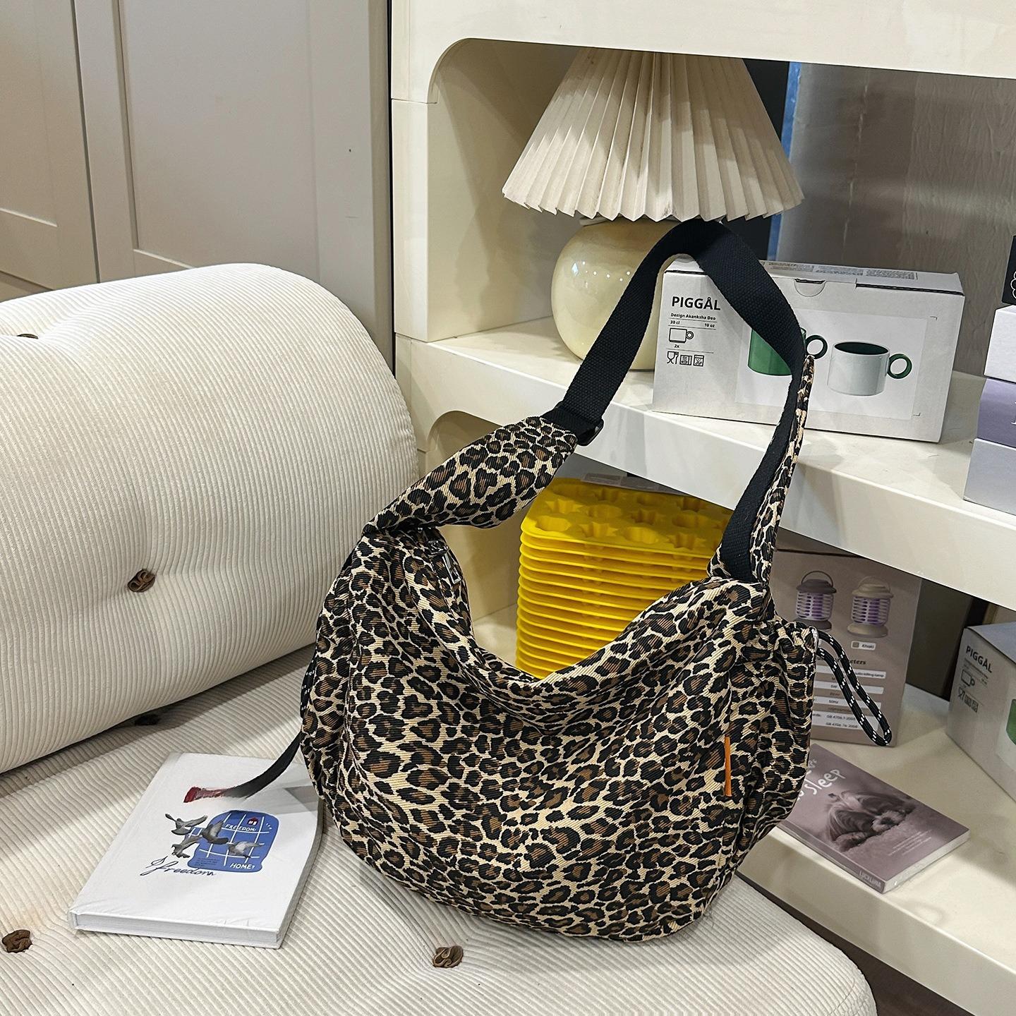 

Расслабленная сумка большой вместимости для поездок на работу, стильная сумка через плечо и популярная сумка на одно плечо without pendant бежевый/цветной печати леопарда