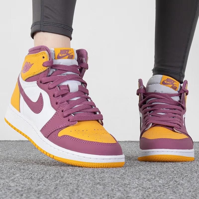 Air Jordan 1 Retro High OG GS Brotherhood Kids Sneakers Gold University-Gold Light-Bordeaux 575441-706