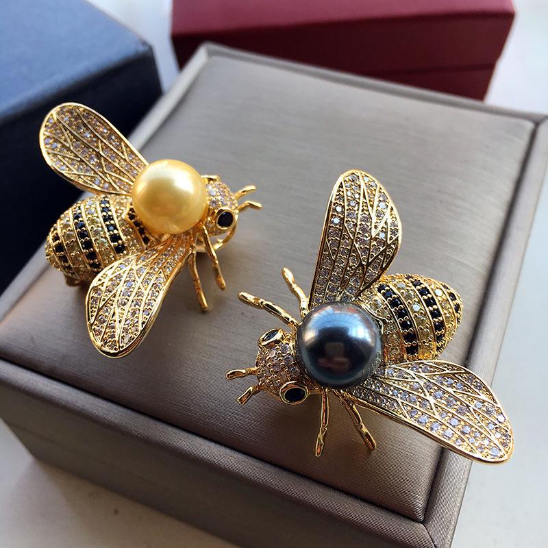 Elegant Leopard Brooch with Shell Pearl and Copper Zircon for Men - Ideal Christmas Gift