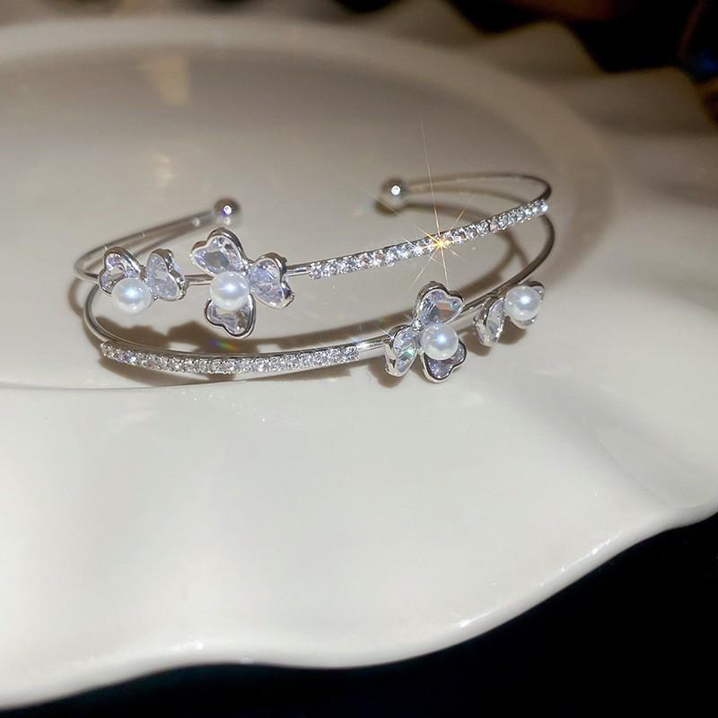 Zarif Çok Katmanlı İnci ve Rhinestone Esnek Bileklik: Zarif Üst Düzey Moda Takıları
