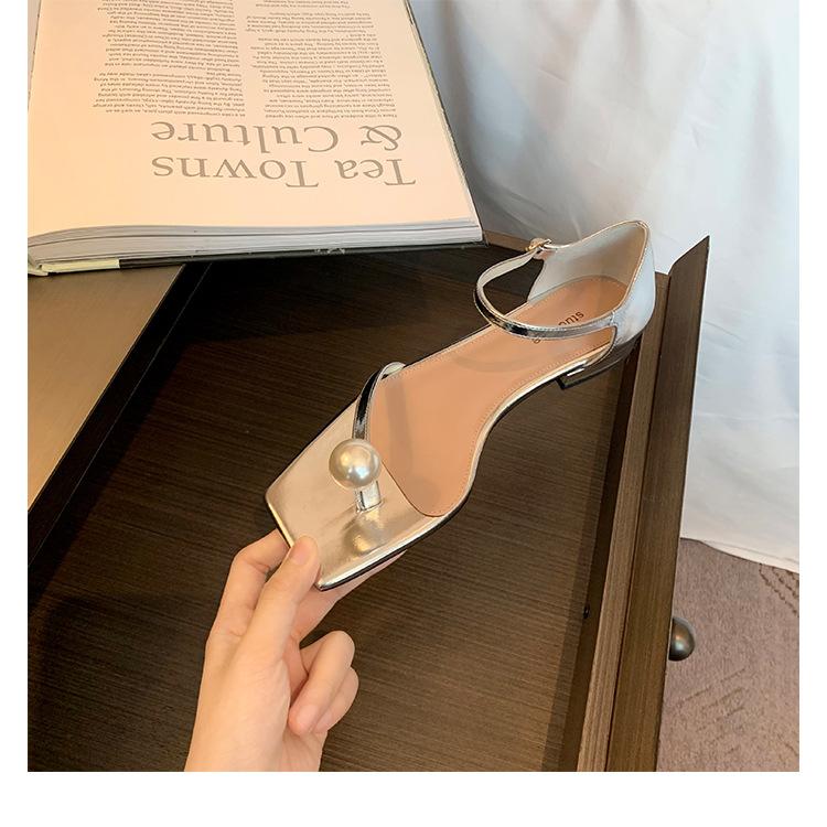 

Grape mother of the same style, European and American simple square head pearl toe high heels one-word buckle with small thick heel sandals women s 39