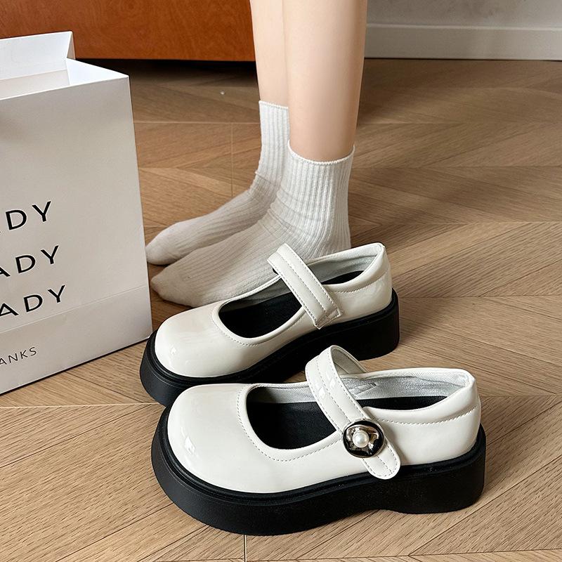 Black muffin platform small leather shoes women's 2025 summer new retro French heightening skirt Mary Jane single shoes