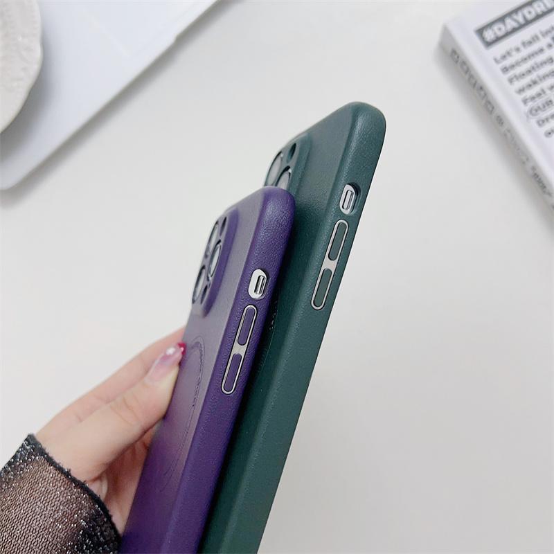 Proteção de câmera com furo de precisão Carregamento sem fio para capa de couro Magsafe para iPhone 15 14 13 12 Pro Max Plus Capa protetora magnética à prova de choque