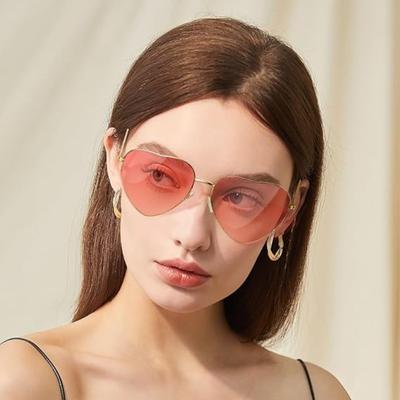Gafas de sol de moda con forma de corazón retro para mujer, de marca vintage, de metal degradado, con lentes de amor a la moda.