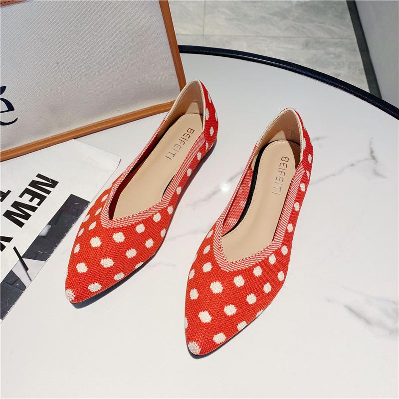 Flat shoes are new comfortable knitted fabrics, thin super soft shallow mouth pointed soft sole polka dot single shoes