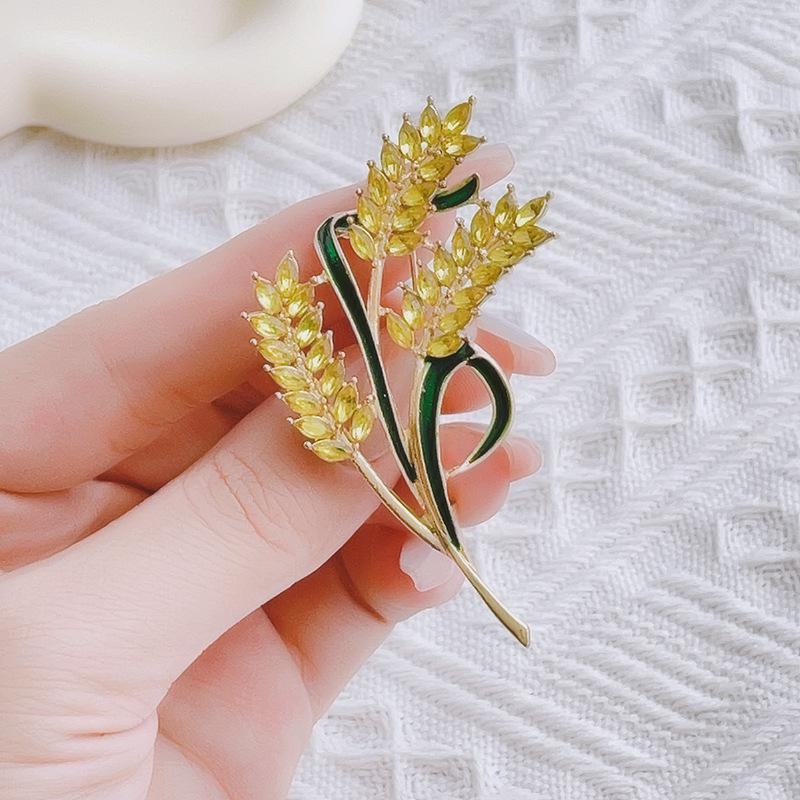 High-End Pearl & Rhinestone Butterfly Brooch for Women's Fashion Suits and Scarves