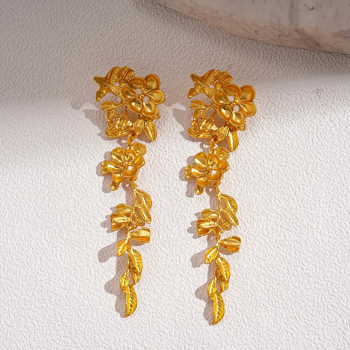 Metal flower leaf silver needle earrings exaggerated personality court style environmental protection earrings