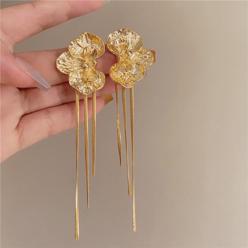 Gold flower fringed earrings fashion stud earrings light luxury high sense cold wind temperament earrings