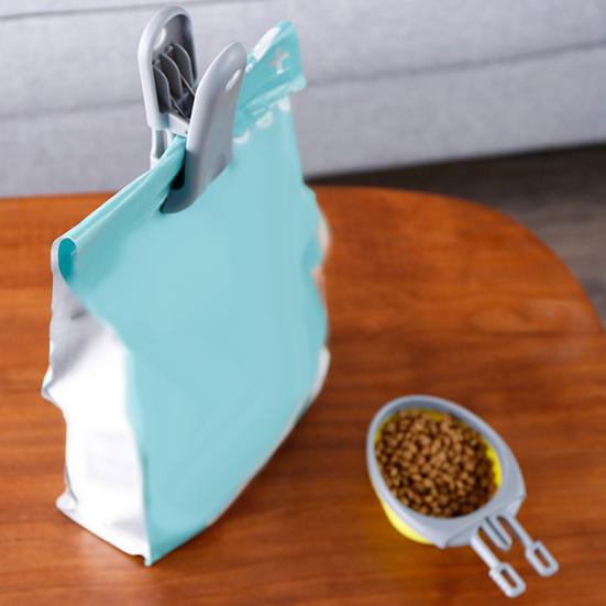 3-in-1 Collapsible Pet Scoop Measuring Cups Bag Sealing Clip Portable Dog Cat Food Spoon for Travel Feeding