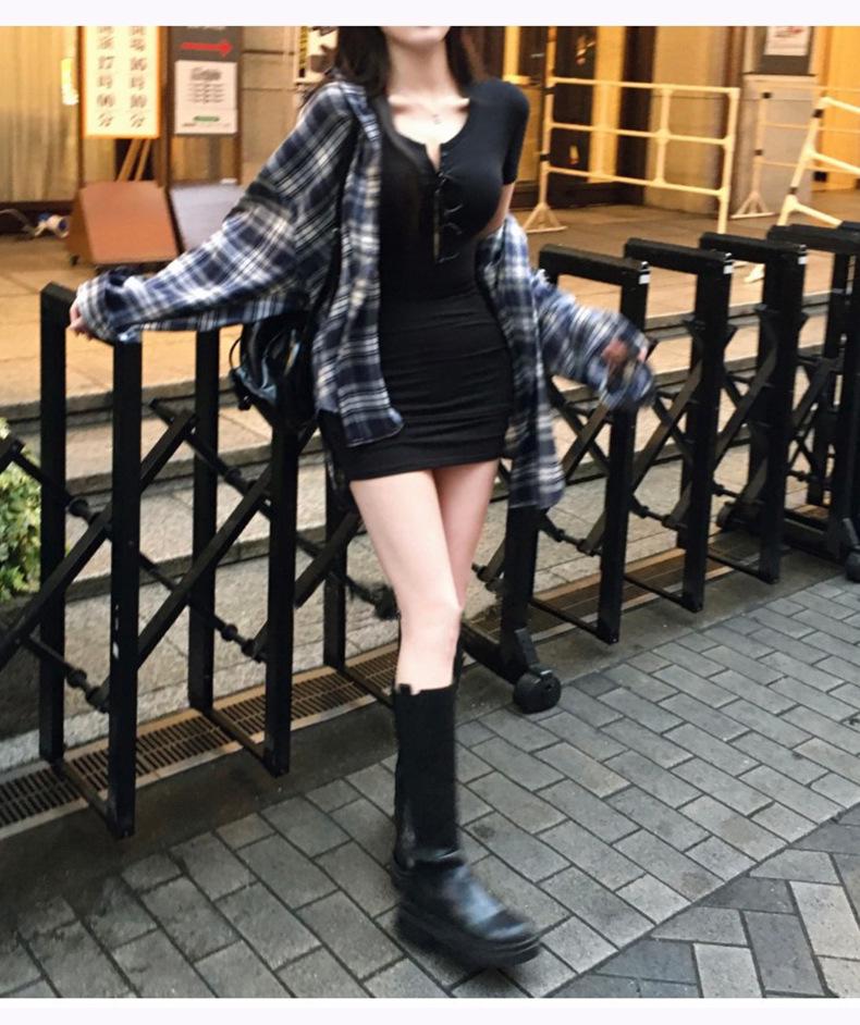 Robe Dongdaemun à Rétention Automatique: Col sexy semi-ouvert, dévoilant la poitrine, design moulant à effet gainant sur les hanches. J'adore vraiment !