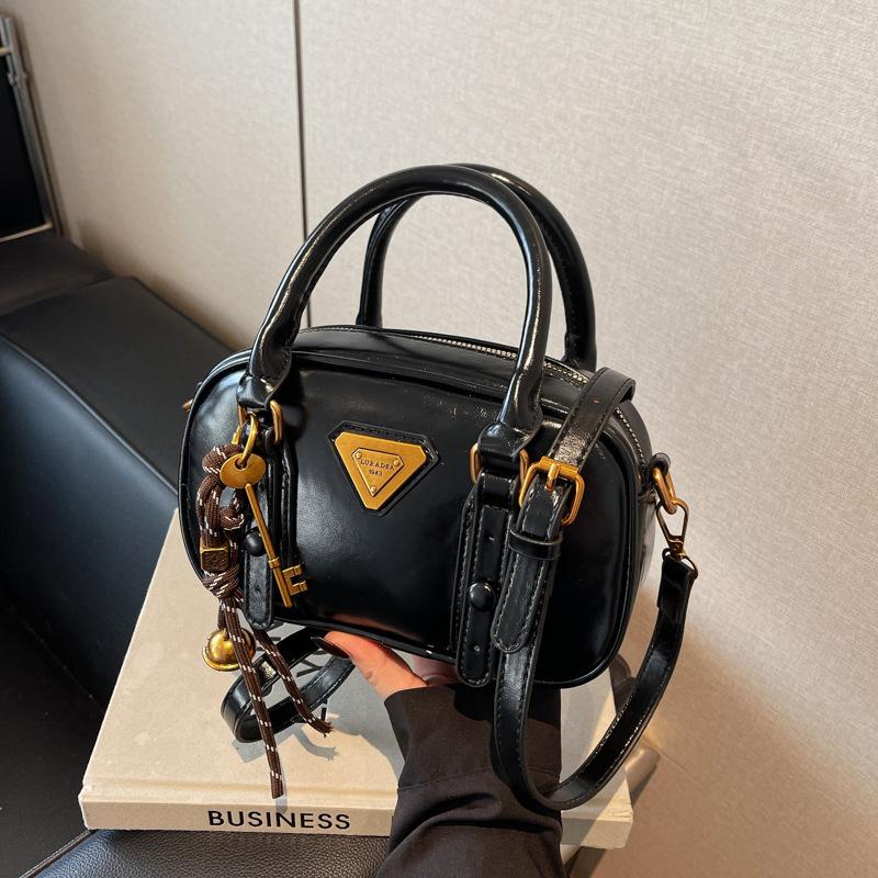 

Small bag autumn and winter new women s shoulder crossbody pillow bag versatile commuter small bag чёрный