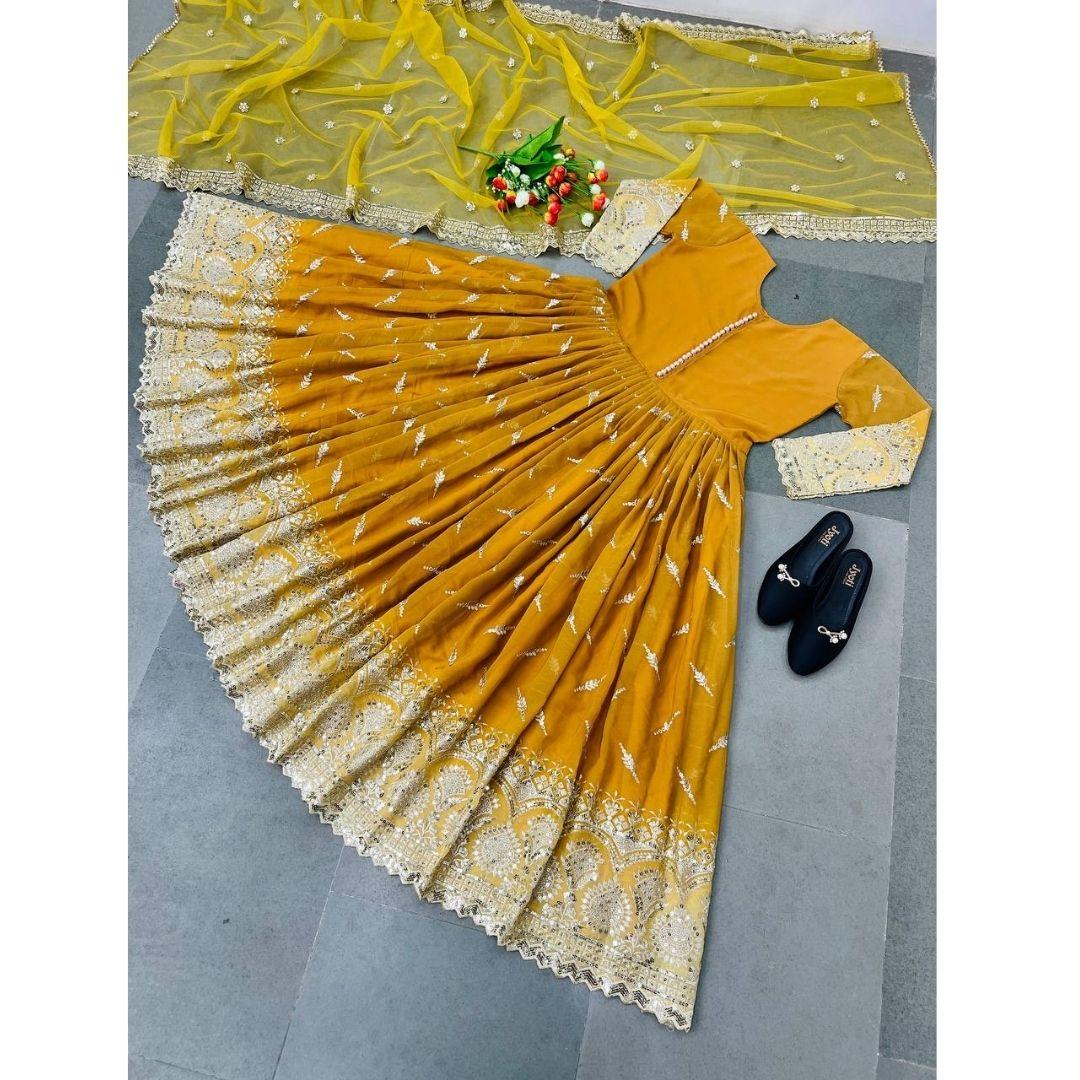 

Недавно разработанный и очень рекомендуемый комплект курта-плаццо для женщин, который можно носить в повседневные дни.