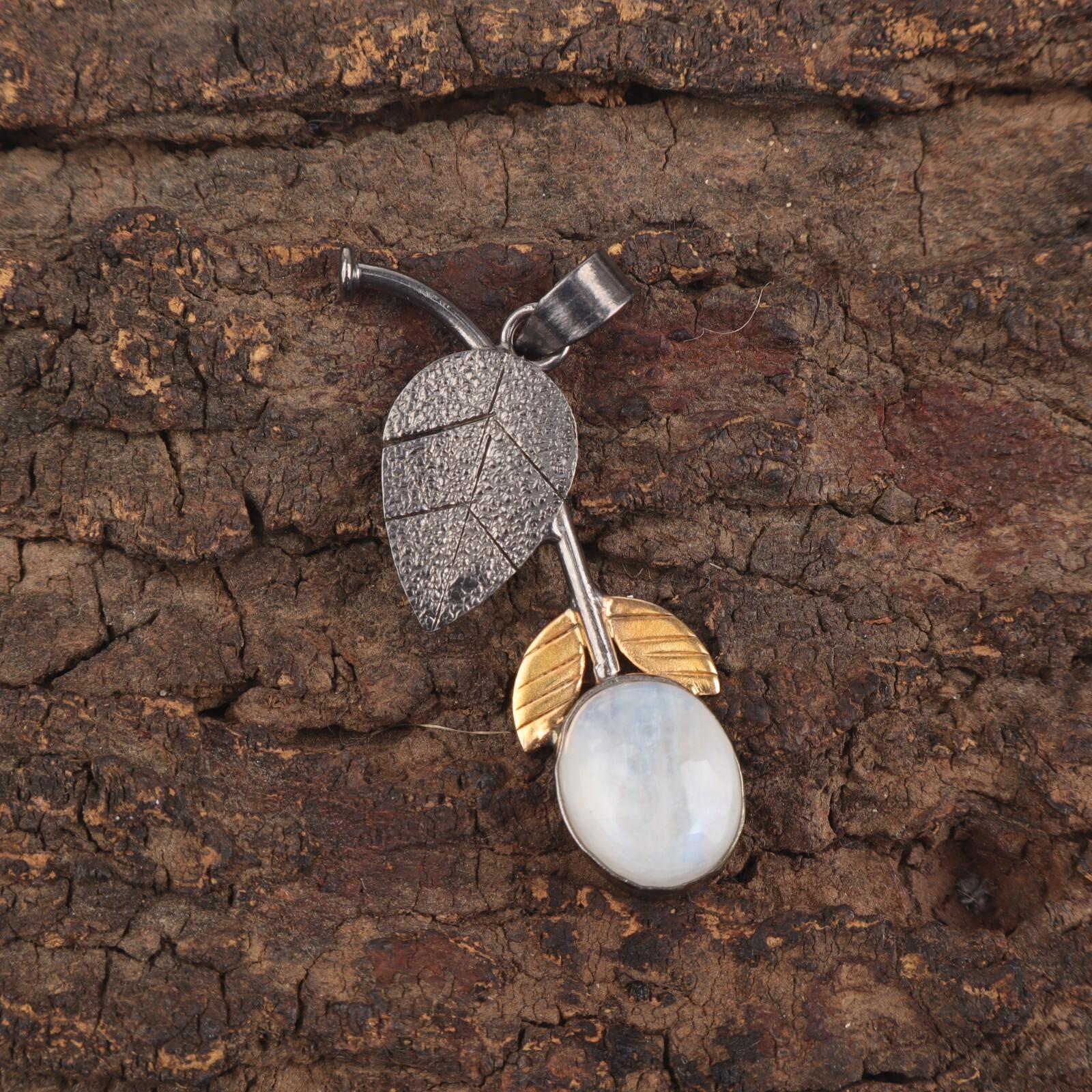 

Natural Rainbow Moonstone 925 Silver Mother Gift Crown Chakra Artisan Pendant PP-55-40