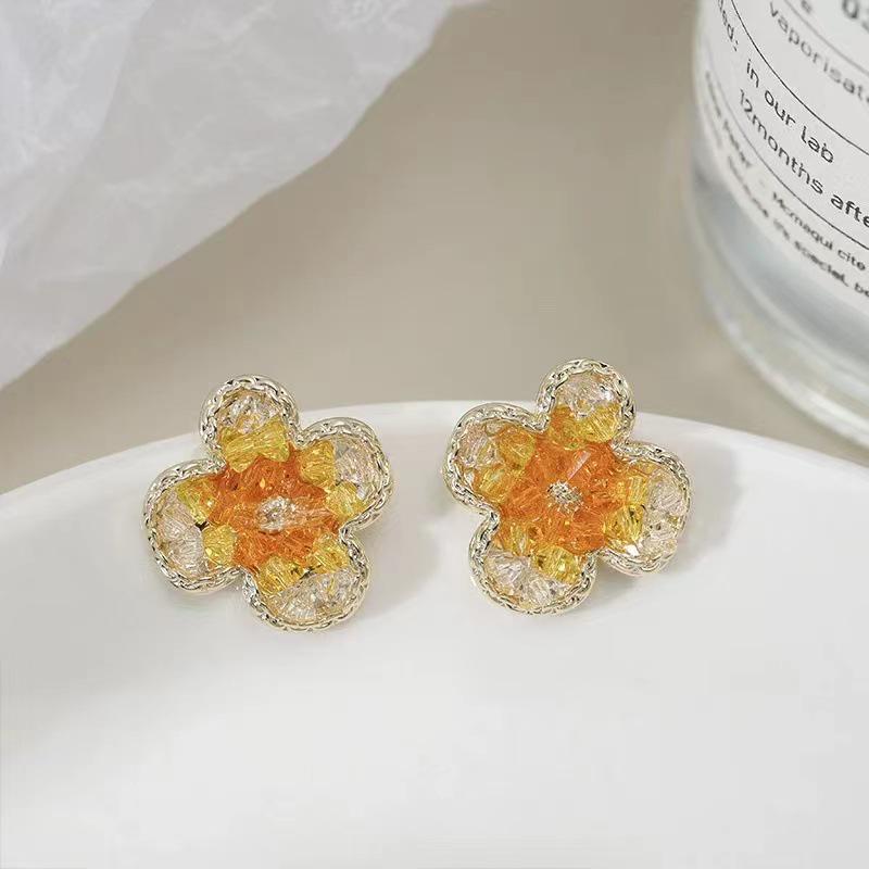High-End Gradient Crystal Flower Earrings in Fresh Green Summer Design for Women