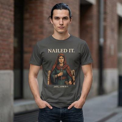 Genagelt Jael 1200 v. Chr. Lustiges T-Shirt; Biblisches Humor T-Shirt; Dunkle Geschichte Witz T-Shirt; Theologie Nerdy Oberteil