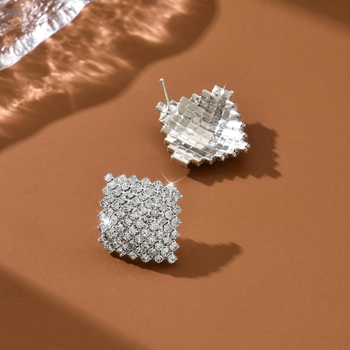 Cross border hot selling fashion temperament high-end design color diamond ear accessories spot wholesale