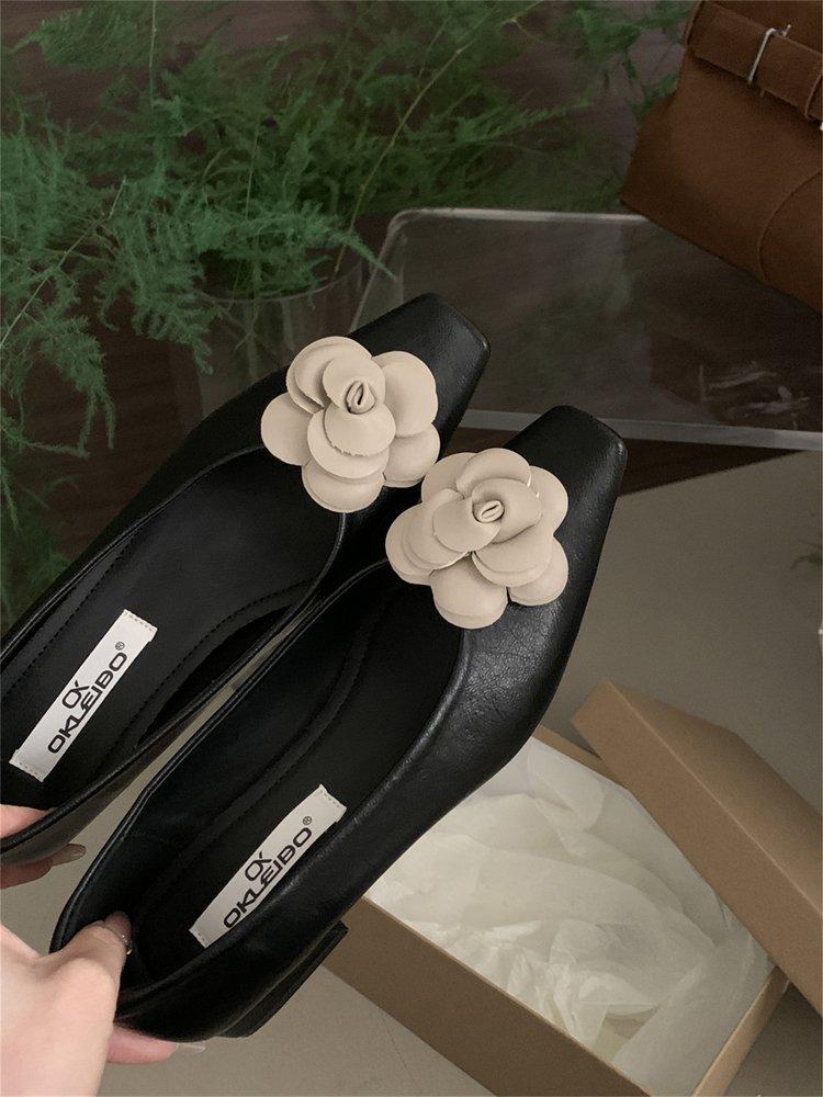 

Elegant camellia flowers square head shallow mouth ladyshoes evening shoes gentle fairy wind single shoes 2025 new grandma shoes temperament 35