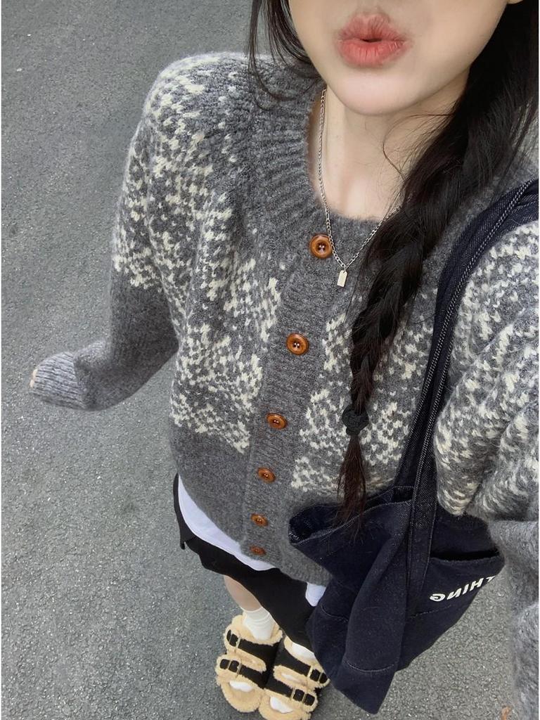 Women's Autumn/Winter Fair Isle Jacquard Knit Cardigan - Round Neck, Single-Breasted, Loose Fit Sweater Coat