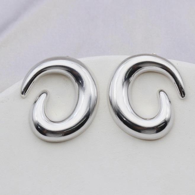 Exquisite Light Luxury Swirl Textured Gold Stud Earrings