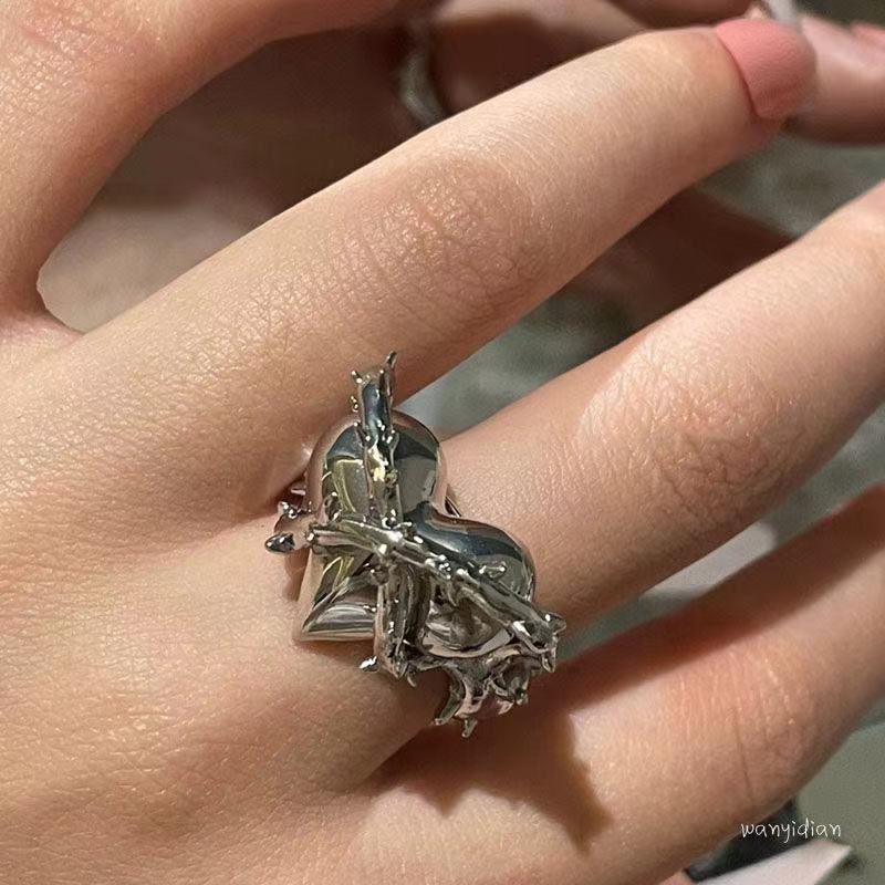 Vintage Black Spiked Heart Ring Women's Heart Irregular Couple Rings Gothic Halloween Punk Open End Rings StreetPartyAccessories