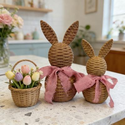 1 Paar Rotan Effect Konijn Ornamenten Set Grote Kleine Konijn Beeldjes met Strik Decoratie Lente Tafeldecoratie Boerderij Huis Paasdecoratie
