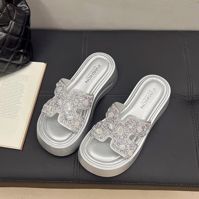 Rhinestone cool slippers women wear in summer 2025 new fairy wind thick bottom with skirt seaside beach one-word drag