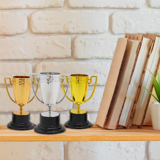 10ks mini trofejí plastová cena trofejí poutavé ozdoby na mini stolní trofeje pro rekvizity na párty