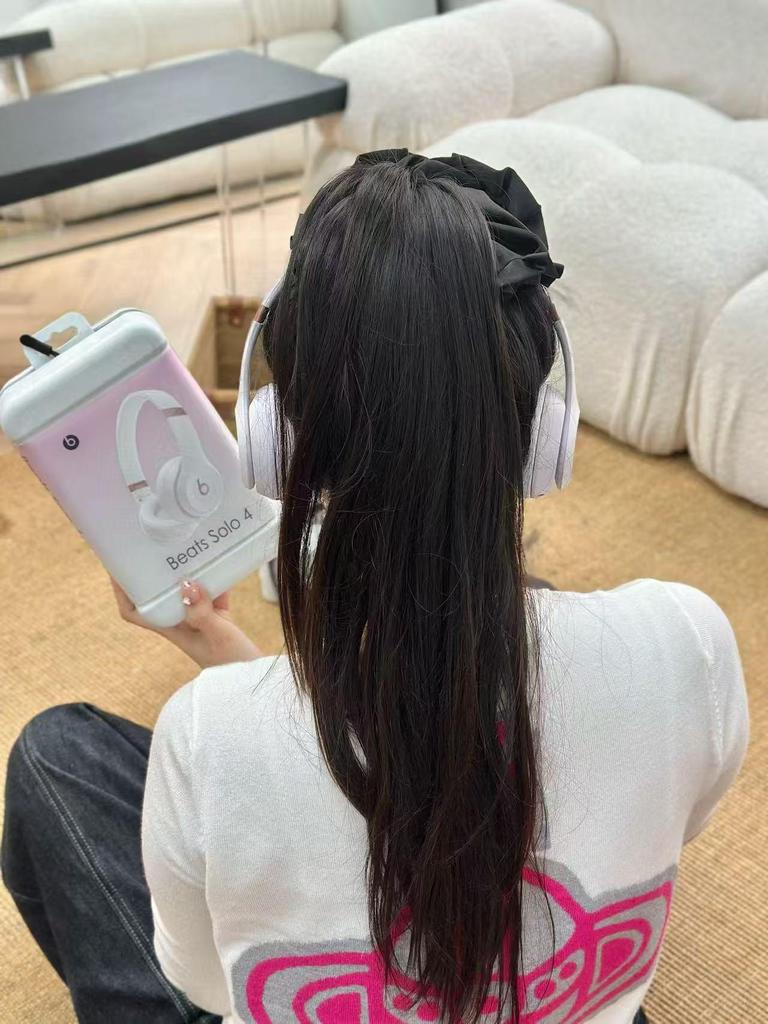 Solo4 Wireless Over-Ear Headphones: Bluetooth Noise-Cancelling, Pop-up Window, Sports Design, Long Battery Life, App Connectivity.