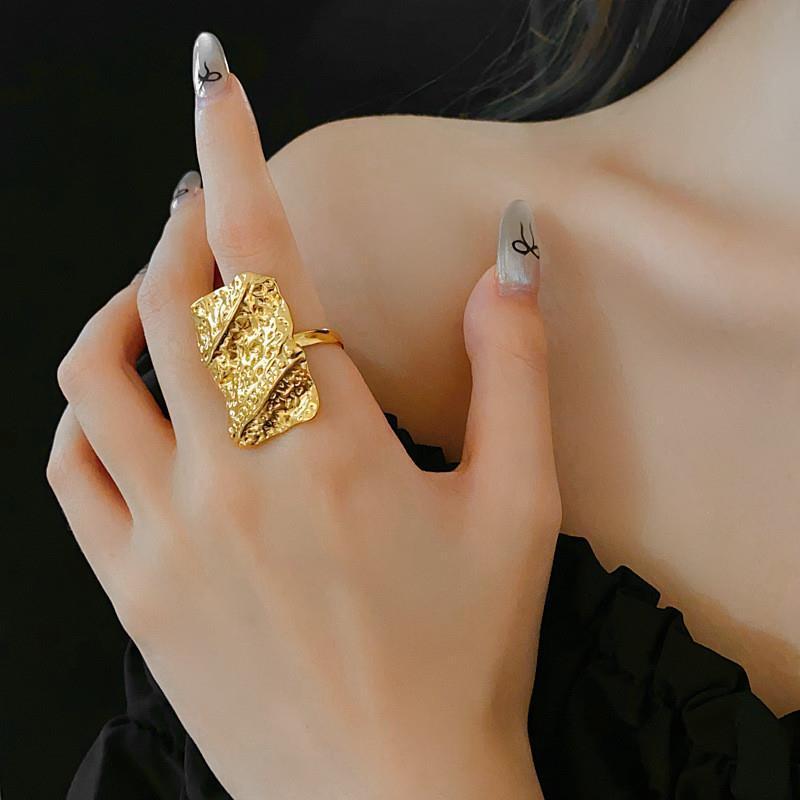 18k Gold Titanium Steel Leaf Ring - Korean High-End Cold Style Jewelry