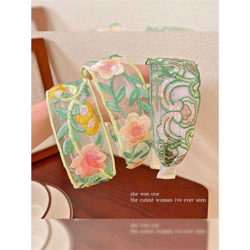 Luxury Embroidered Chinese Zanhua Wide-Brim Face-Washing Headband for Women