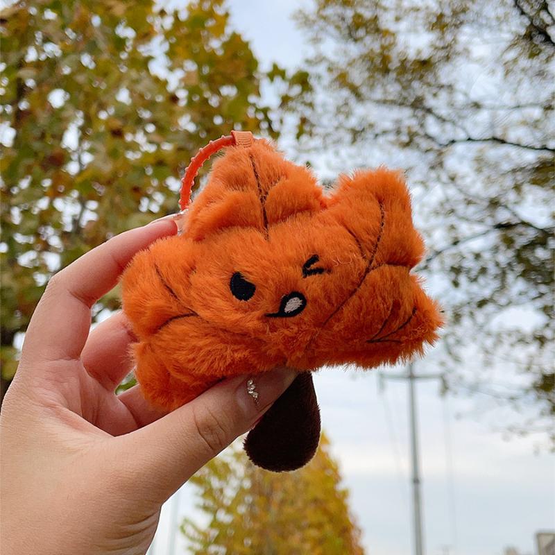

Cute Cartoon Plush Maple Leaf Keychain Creative Simulation Leaves Filling Doll Backpack Pendant Decorative Accessories Gift as the picture