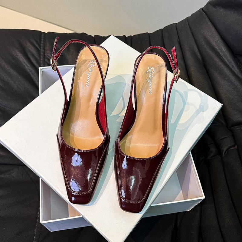 

Босоножки Баотоу женские на толстом каблуке летние красные с квадратным носком на высоком каблуке не устают ноги 2025 новая маленькая квадратная голова пустые одинарные туфли 35 бордовый