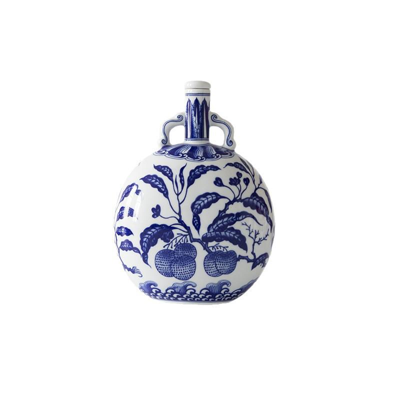 Jingdezhen Blue and White Porcelain Vase: Old-Fashioned Ceramics Inspired by the Forbidden City for Living Room Decor.