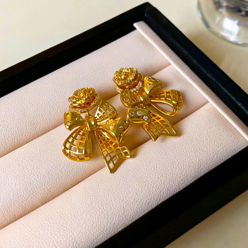 

Silver Needle Zircon Bow Cutout Earrings - Luxury Fashion Studs