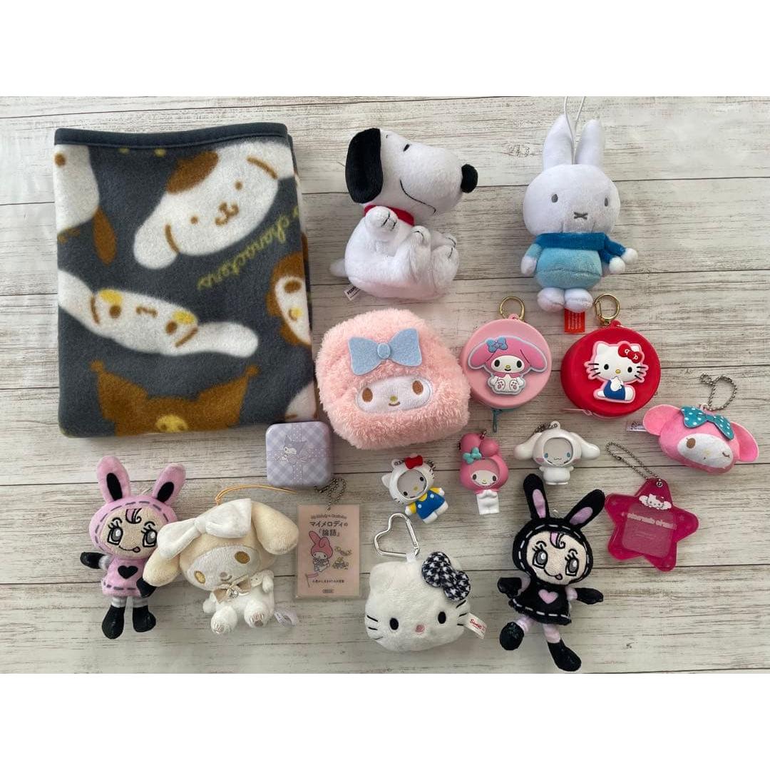 Sanrio stuffed toy and other 17-piece set