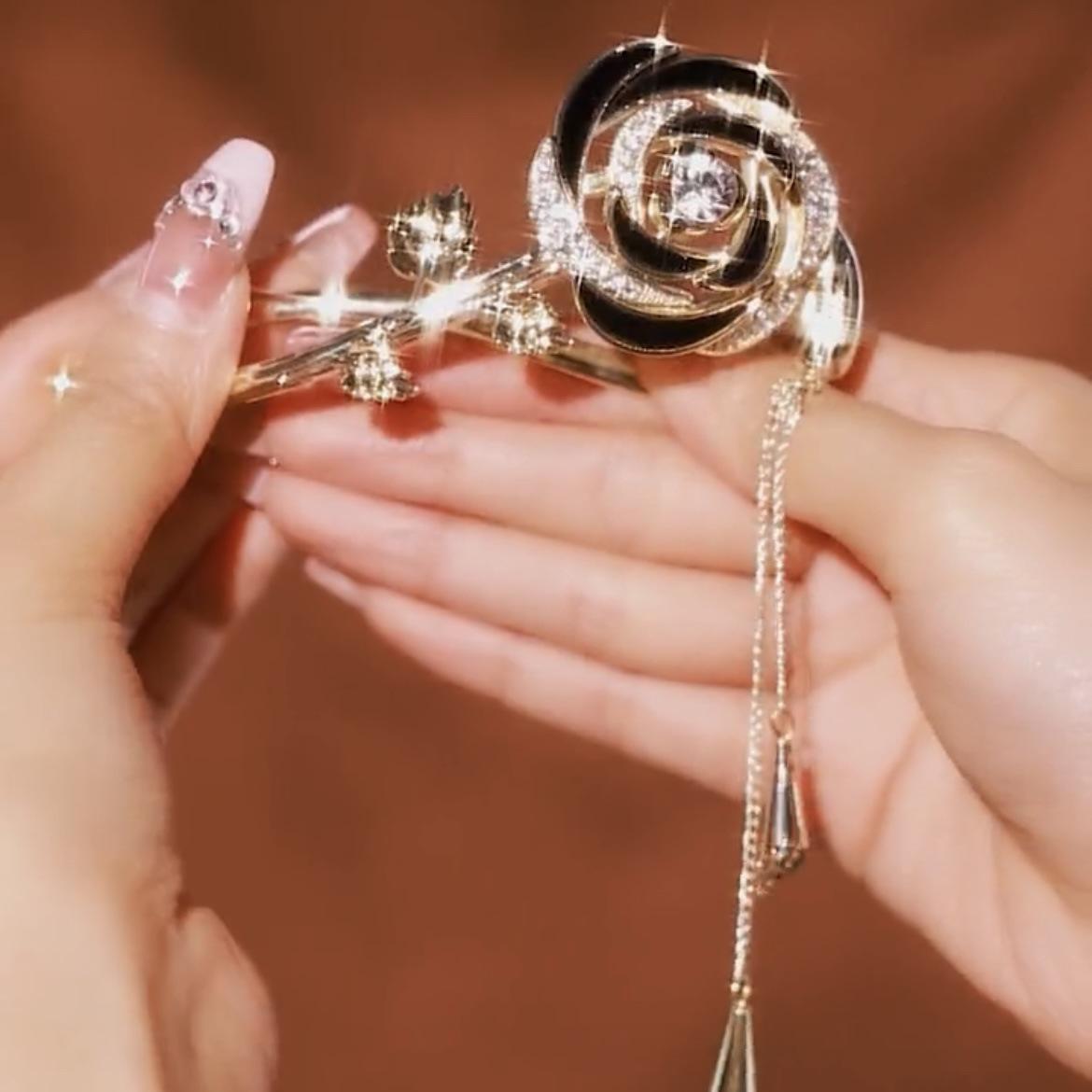 

Элегантная заколка для волос с кисточкой из страз в виде розы: Модный дизайн Коготь для женщин