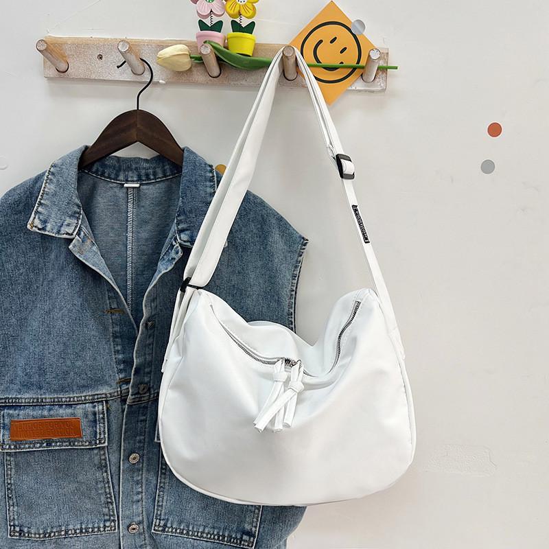 Trendy Large Capacity Casual Shoulder Tote Bag With Stylish Street Fashion Design