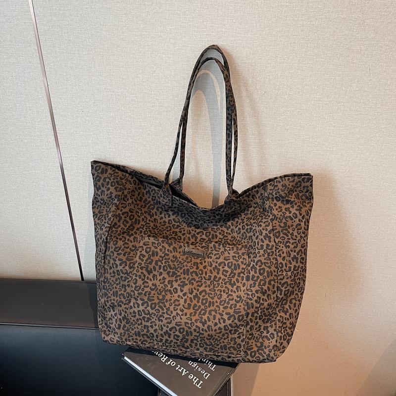 

bag single shoulder female tote armpit large capacity canvas 2025 hundred commuter bag with autumn and winter new bag student 54*17*37 темно-коричневого