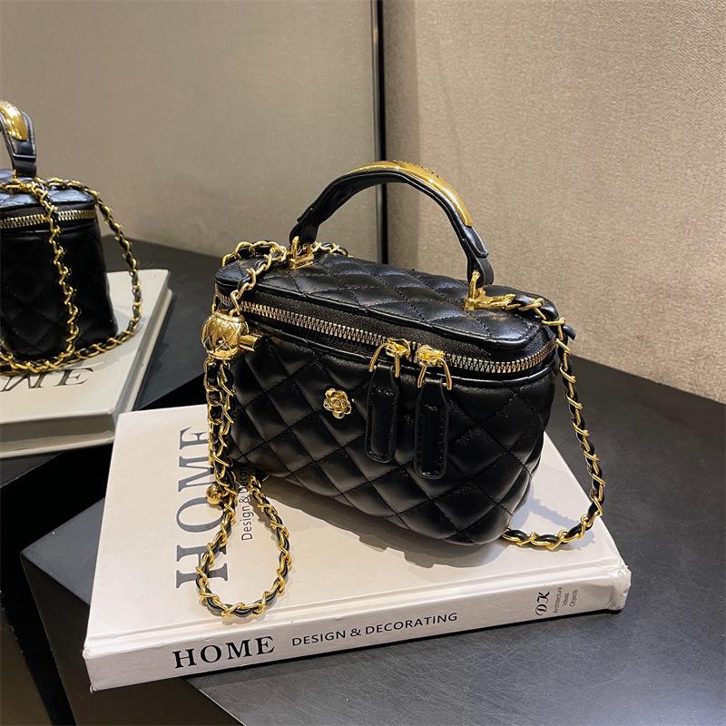 Premium Texture Small Bag Women's New Summer Niche Design Diamond Chain Messenger Bag Portable Bucket Bag