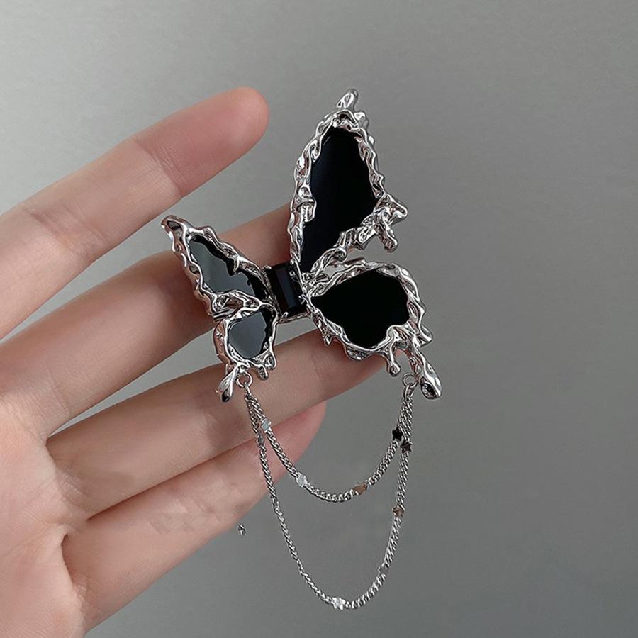 Butterfly tassel brooch, high-end women s corsage design, pearl sweater, pin, suit, exquisite emblem