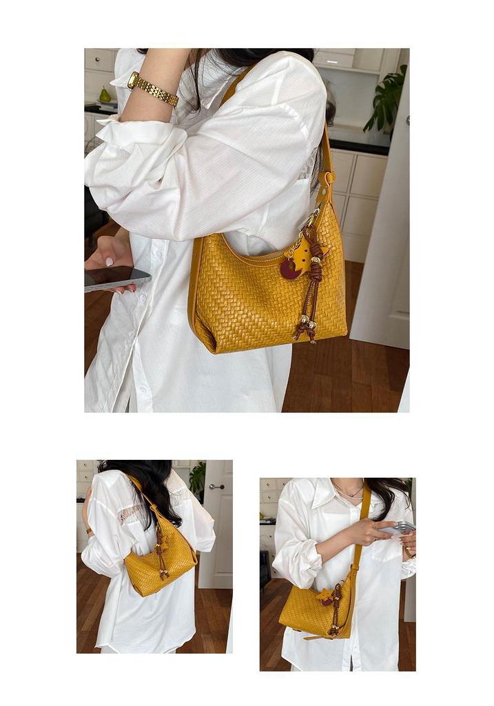 2026 Stylish Woven Dumpling Bag: Large-Capacity Women's Shoulder Handbag