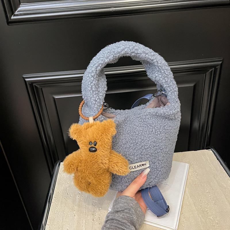 Plush Personality Trend Lamb Fluffy Autumn and Winter New Model Fluffy Crossbody Portable Bucket Bag Woman