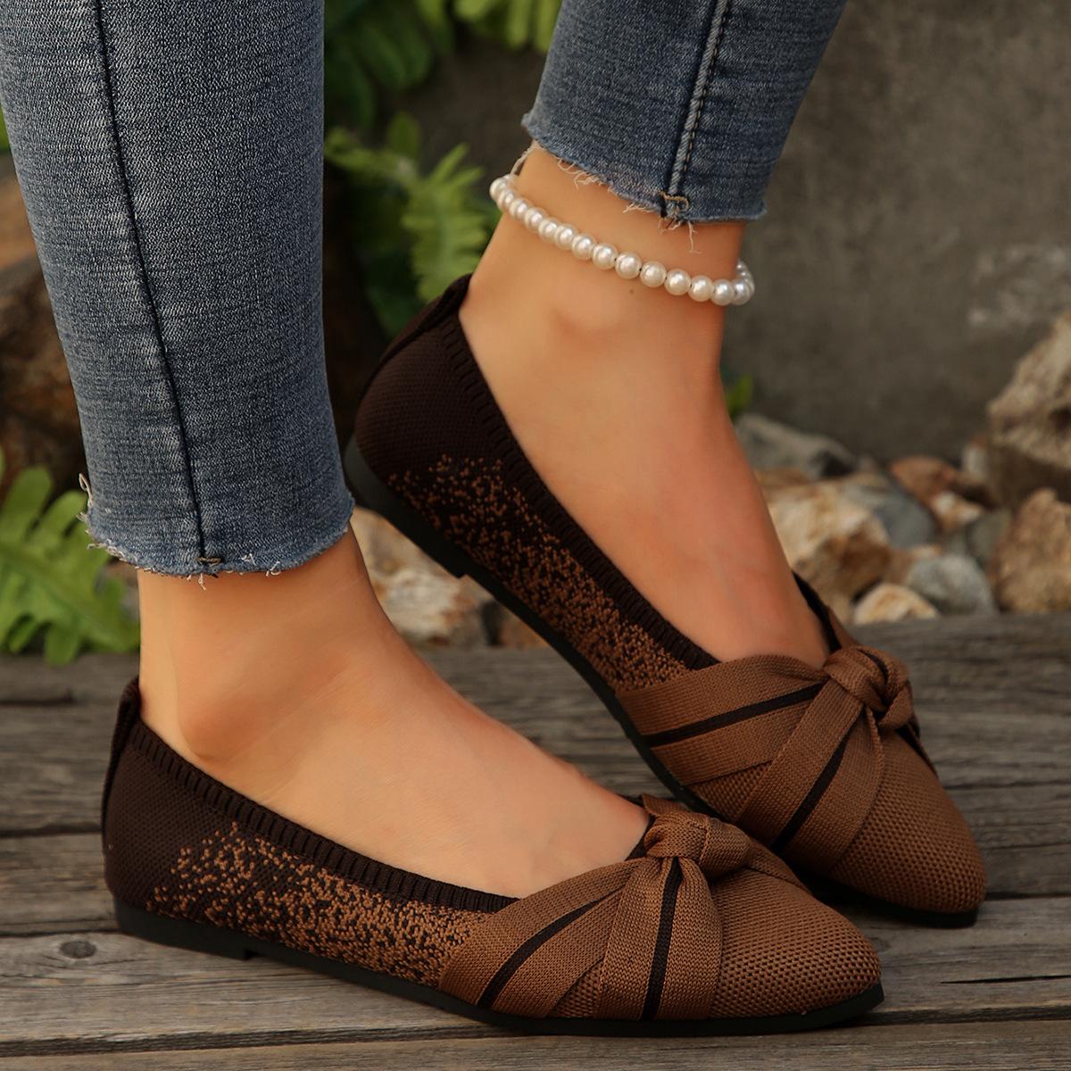 

Casual breathable women s knitted shoes 2025 spring and summer new gradual change pointed flat heel soft sole comfortable single shoes 43 темно-коричневого