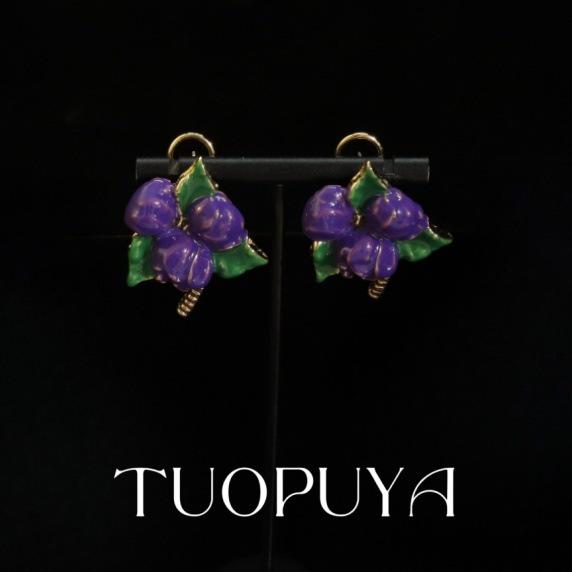Retro Purple Enamel Floral Brooch & Earring Set with Gold Base: Luxurious and Elegant.